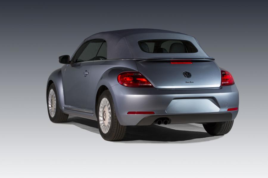  Volkswagen Beetle Convertible Denim 2016 года  (фото 28 из 41)